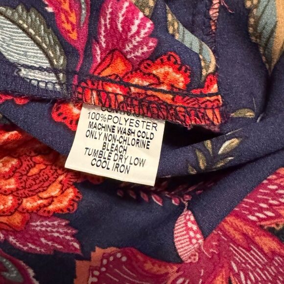 Perfect condition! PAPERMOON Walita Cutout Detail Blouse! - Picture 14 of 14